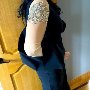 Chiara Boni Couture gown size 8 stretchy very comfortable material one if a kind